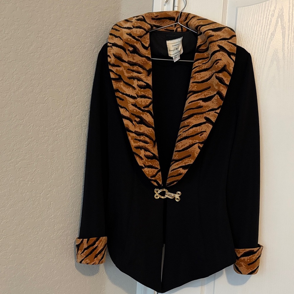 Pre-owned Joseph Ribkoff Black Jacket with Animal Print Details